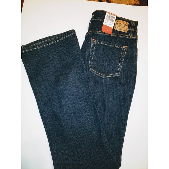 LEVIS NWT sz 4 womens jeans Signature - Picture 1 of 2